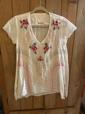 Johnny Was pale Pink V-Neck Embroidered Floral Short-Sleeve Blouse